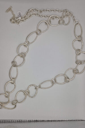 Zenda long silver tone circles necklace