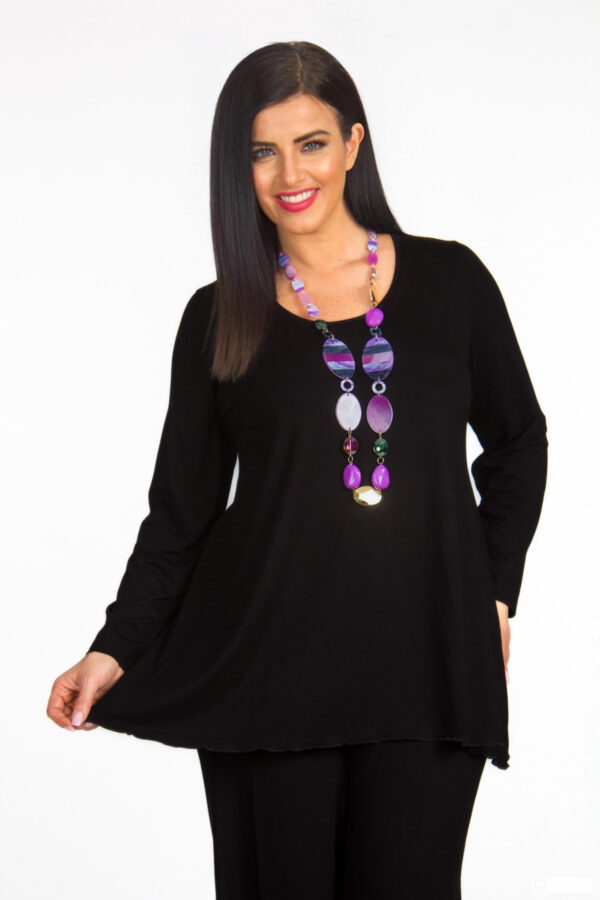 Our model is wearing Exelle Saskato jersey plain tee in black for Froxx Clothing plus sizes