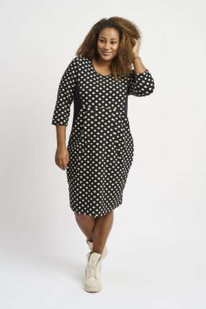 Our model is wearing Pont Neuf Bianco jersey panel dress in black spot for Froxx Clothing