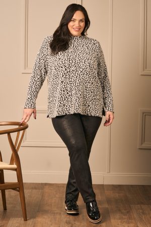 Our gorgeous model Zhana Paton is modelling our fabulous Mona Lisa faux leather trousers in black for Plus Size Specialists Froxx Clothing