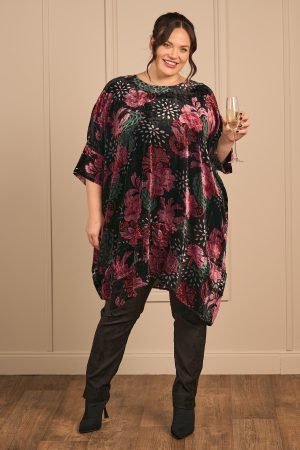 Our model Zhana Paton is wearing Thanny devore tunic in pink roses for Froxx Clothing plus size specialists