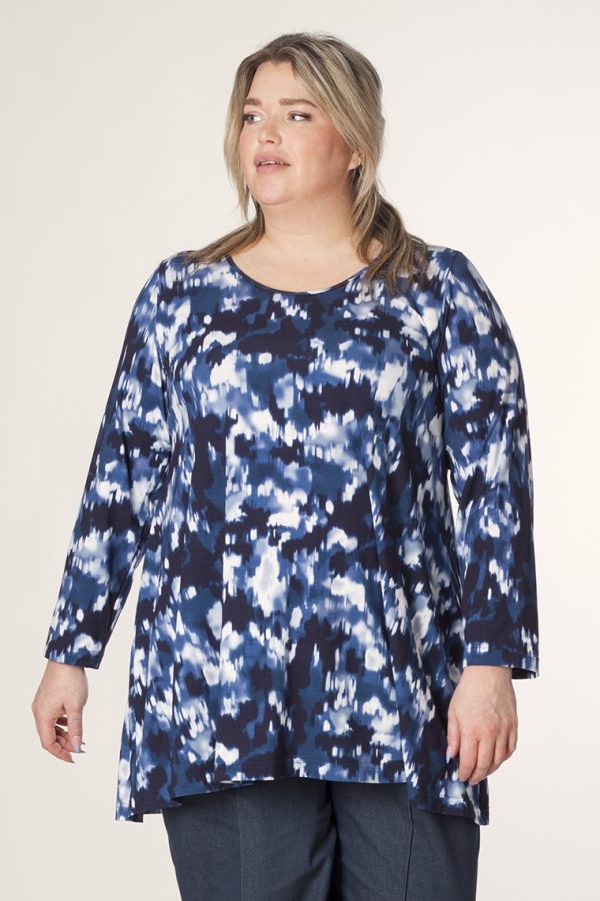 Our model is wearing Exelle Trozoni jersey tee in a blue print for Froxx Clothing plus sizes